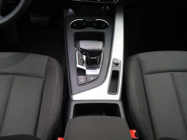 Audi A4 (2024) — foto 9 van 28