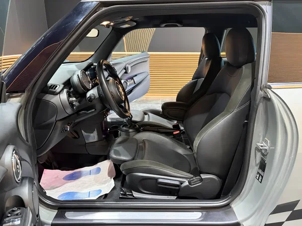 Mini Cooper (2019) — foto 21 van 22