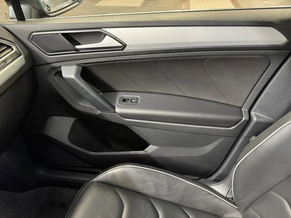 VOLKSWAGEN Tiguan (2018) — foto 9 van 24