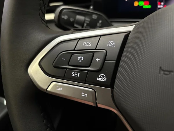 VOLKSWAGEN T-Roc (2025) — foto 2 van 15