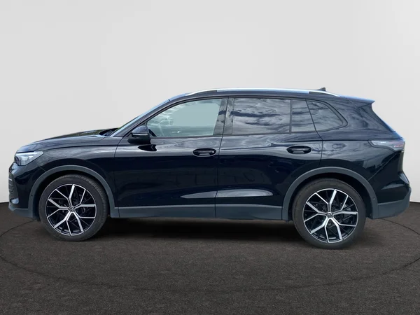 VOLKSWAGEN Tiguan (2024) — foto 12 van 21