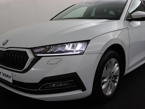 SKODA Octavia Combi (2024) — foto 8 van 18