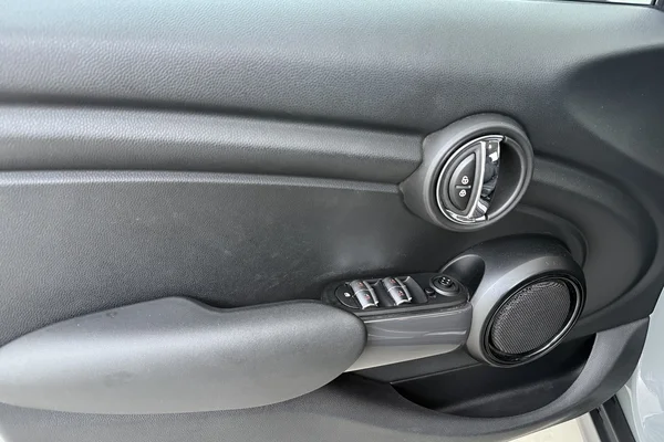 Mini 5 Doors (F55 LCI II) (2021) — foto 7 van 16