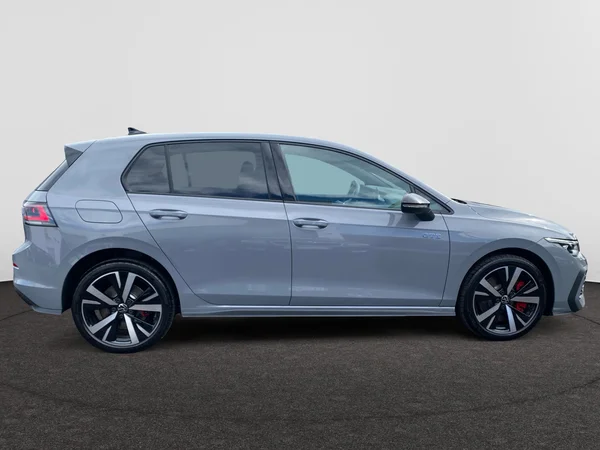 VOLKSWAGEN Golf VIII GTE (2024) — foto 4 van 16