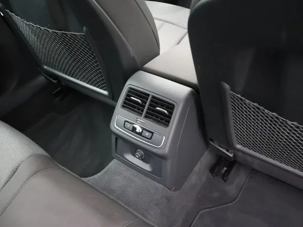 Audi A4 (2024) — foto 15 van 28
