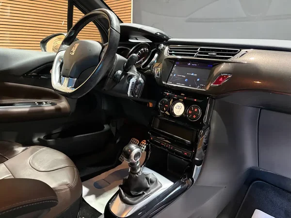 Ds Automobiles (2017) — foto 7 van 22