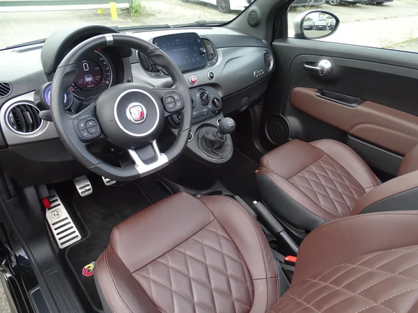 Fiat 500C (2024) — foto 7 van 24