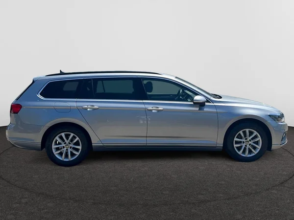 VOLKSWAGEN Passat Variant (2024) — foto 19 van 24