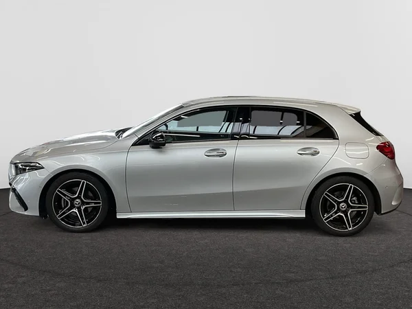 MERCEDES-BENZ A 200 (2024) — foto 12 van 22