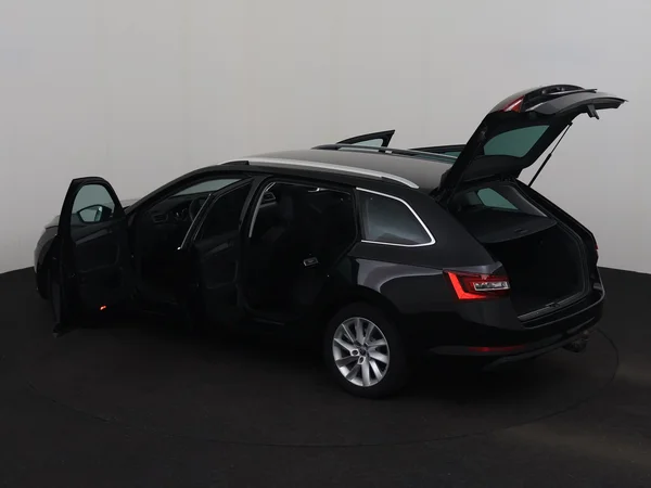 SKODA Superb (2019) — foto 27 van 28