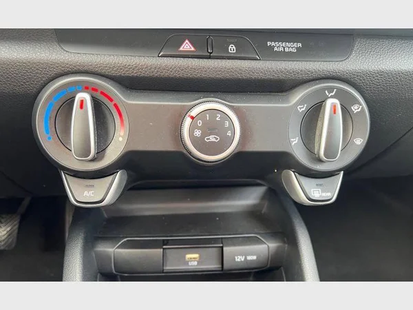 Kia RIO (2022) — foto 11 van 25
