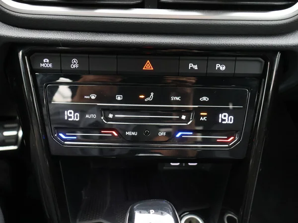 VOLKSWAGEN T-Roc (2025) — foto 13 van 26