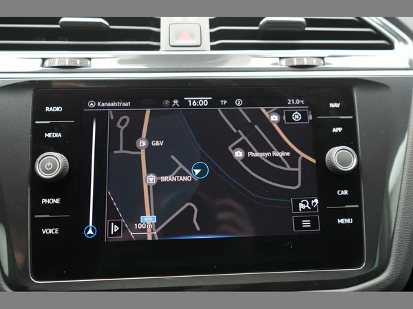 VOLKSWAGEN Tiguan (2021) — foto 16 van 28