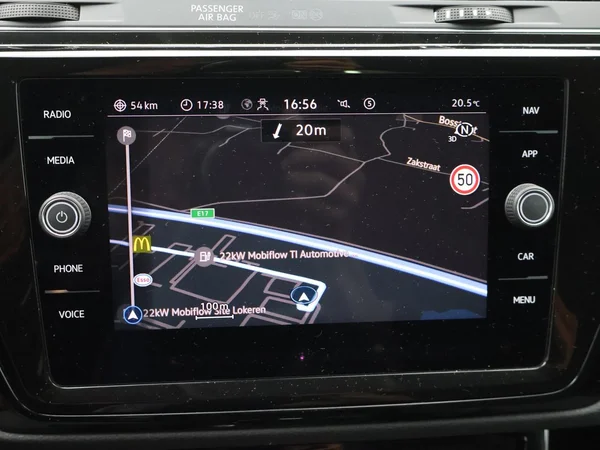 VOLKSWAGEN Touran (2023) — foto 6 van 31