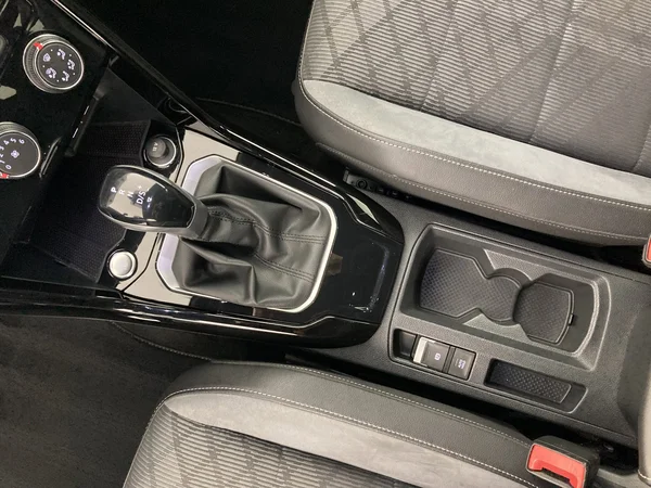 VOLKSWAGEN T-Roc (2022) — foto 11 van 35