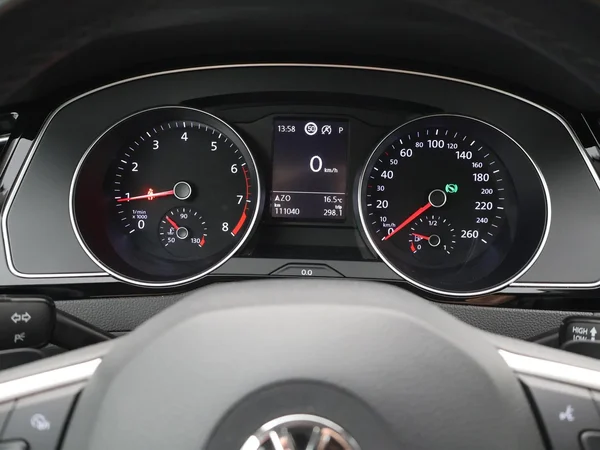 VOLKSWAGEN Passat SW (2020) — foto 6 van 23