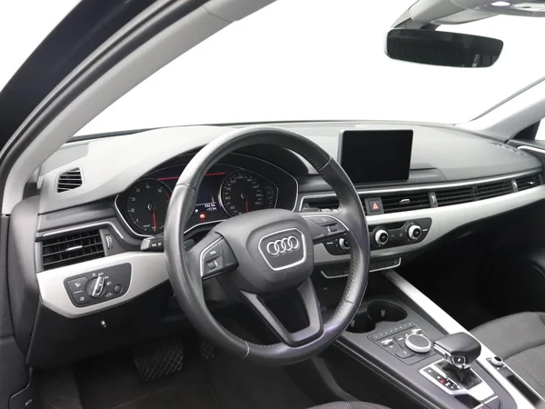 AUDI A4 (2019) — foto 13 van 15