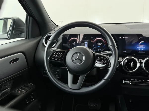 MERCEDES GLA 250 (2022) — foto 14 van 34