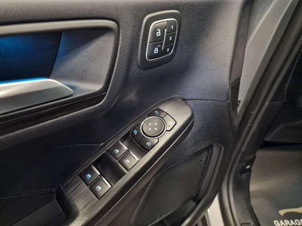 Ford Kuga (2023) — foto 6 van 18