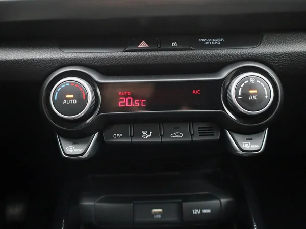Kia Rio (2023) — foto 11 van 35