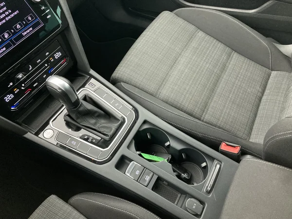 VOLKSWAGEN Passat Variant (2021) — foto 17 van 36