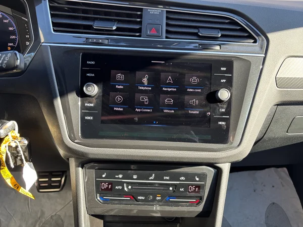 VOLKSWAGEN Tiguan (2020) — foto 8 van 22