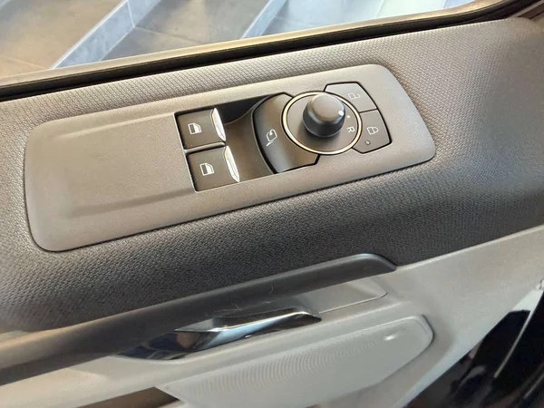 Ford Tourneo Custom — foto 13 van 21