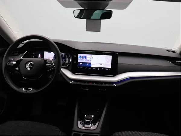 SKODA Octavia Combi (2024) — foto 12 van 17