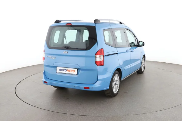 Ford Tourneo (2017) — foto 12 van 16