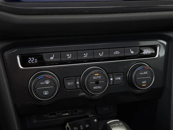 VOLKSWAGEN Tiguan Allspace (2018) — foto 18 van 33