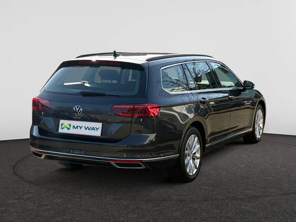 VOLKSWAGEN Passat Variant GTE (2023) — foto 19 van 24