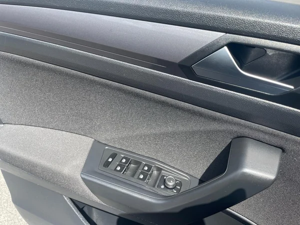 VOLKSWAGEN T-Roc (2021) — foto 3 van 21