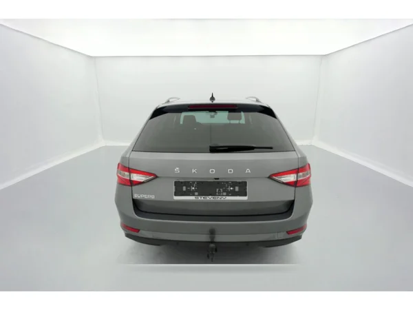 SKODA Superb Combi (2021) — foto 3 van 36