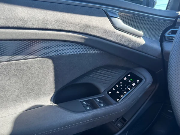 AUDI A6 Avant e-hybrid (PHEV) (2025) — foto 15 van 24
