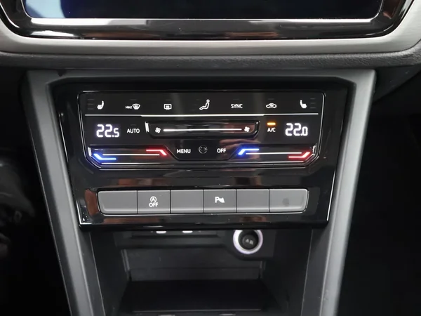 Volkswagen Touran (2023) — foto 7 van 25