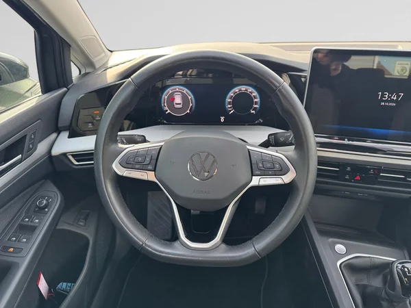 VOLKSWAGEN Golf VIII SW (2024) — foto 17 van 19