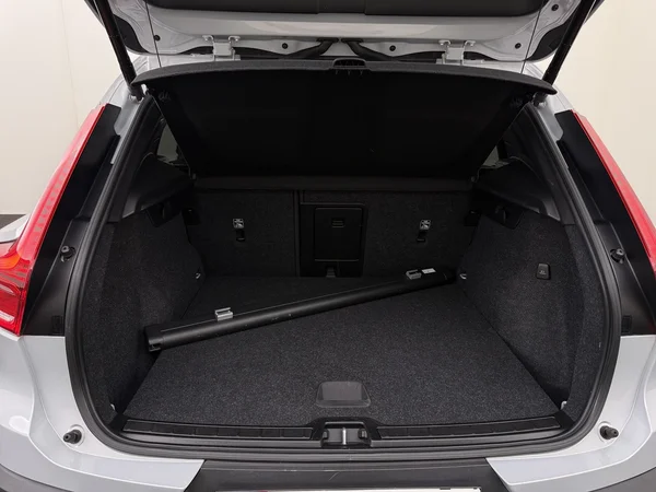 VOLVO XC40 (2021) — foto 8 van 30