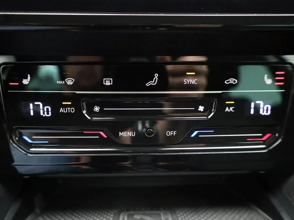 Volkswagen Passat (2023) — foto 14 van 42