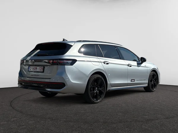 VOLKSWAGEN Passat Variant eHybrid (PHEV) (2025) — foto 10 van 16