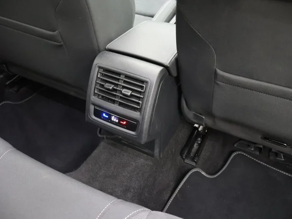 VOLKSWAGEN Golf VIII eHybrid (PHEV) (2024) — foto 16 van 27