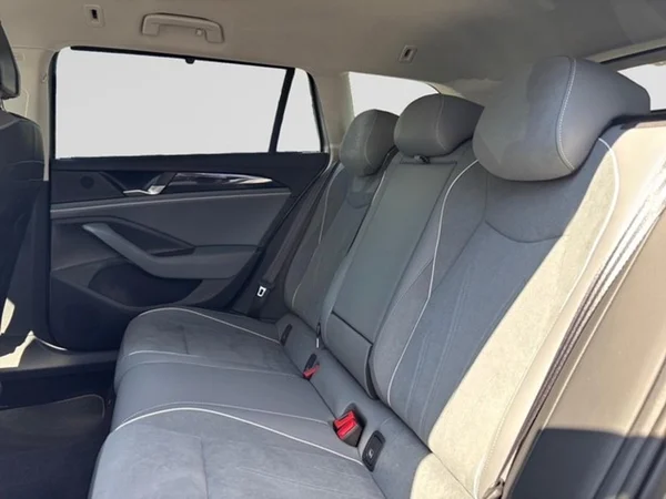 VOLKSWAGEN Passat SW (2025) — foto 9 van 25