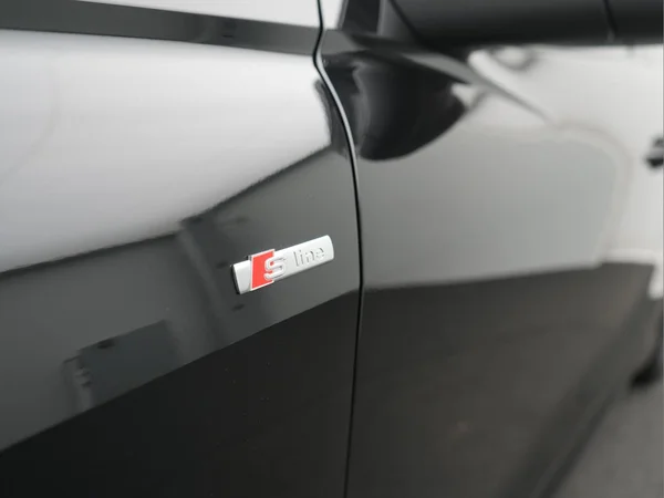 AUDI Q4 e-tron (2025) — foto 6 van 30