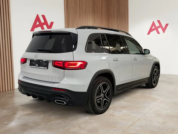 Mercedes-Benz GLB-180 (2021) — foto 27 van 31