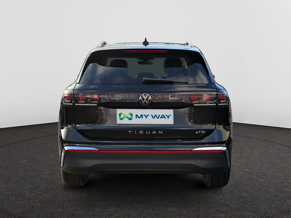 VOLKSWAGEN Tiguan (2025) — foto 14 van 19