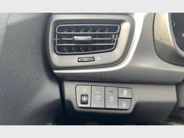 Kia RIO (2022) — foto 18 van 25