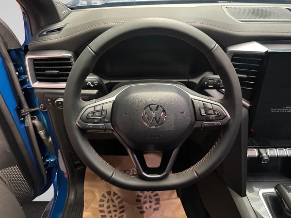 VOLKSWAGEN Amarok Double Cab (2026) — foto 12 van 17