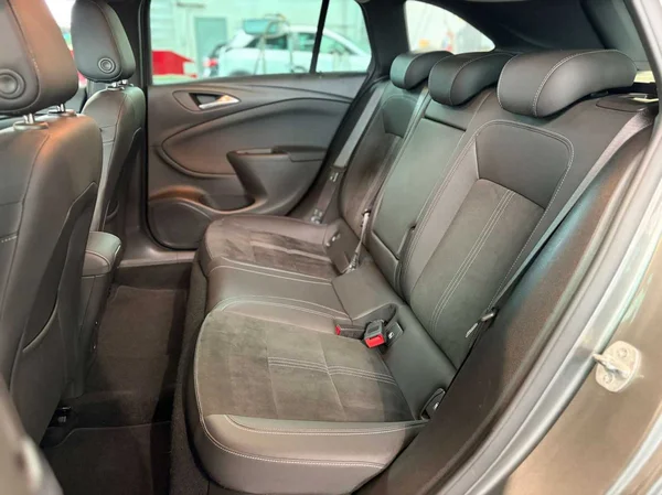 Opel Astra Sports Tourer (2021) — foto 15 van 18
