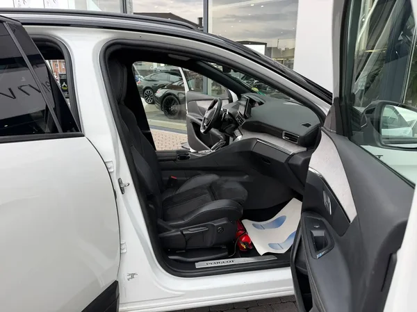Peugeot 5008 (2021) — foto 16 van 29