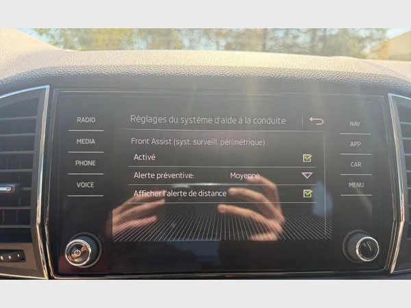 Skoda KAROQ (2018) — foto 8 van 29