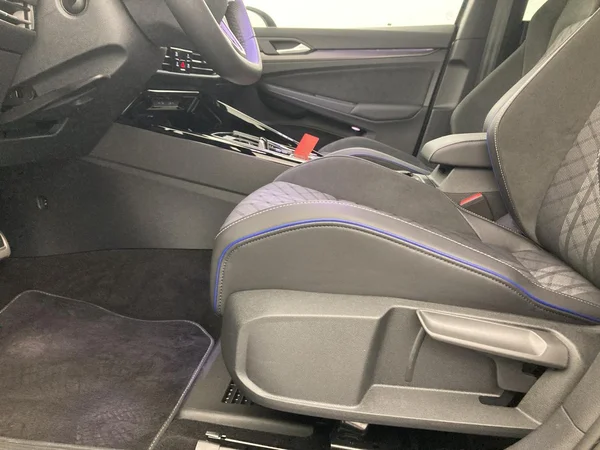 VOLKSWAGEN Golf VIII (2025) — foto 24 van 36